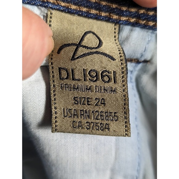 DL1961 Stella Distressed Denim Short in the Color Ripple Size 24 - Picture 6 of 7